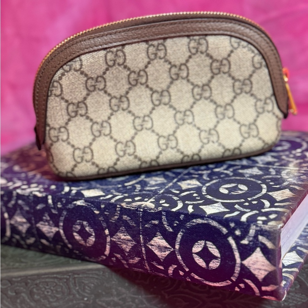 Gucci Cream and Brown Cosmetic Bag with GG Monogram - Picture 2 of 10